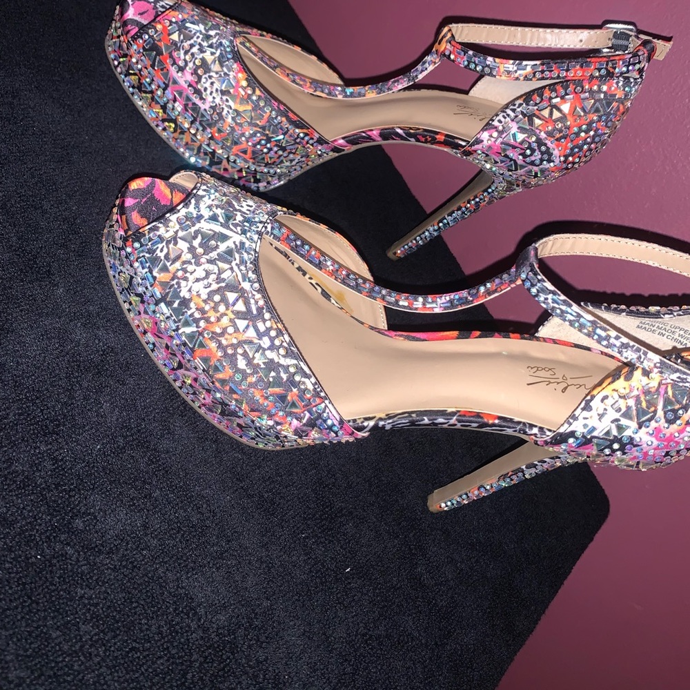 Multi-colored size 10 open toe heel.